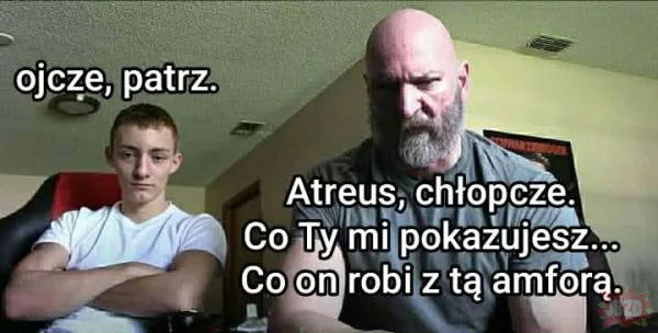 Co on robi z tą amforą?