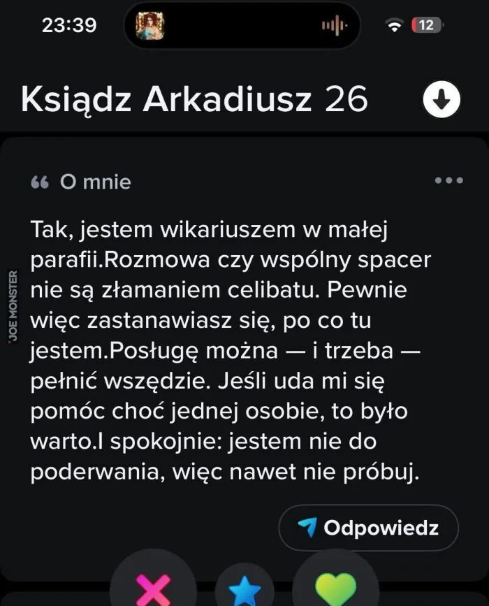 23:39
Ksiądz Arkadiusz 26
O mnie
Tak, jestem wikariuszem w małej parafii.Rozmowa czy wspólny spacer nie są złamaniem celibatu. Pewnie więc zastanawiasz się, po co tu jestem.Posługę można — i trzeba — pełnić wszędzie. Jeśli uda mi się 